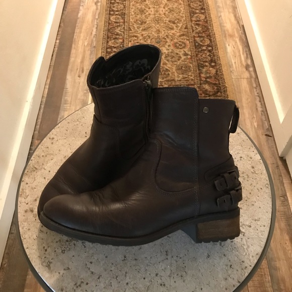 UGG Women’s Ankle Boots, Black & Brown, size 7 - Picture 3 of 4